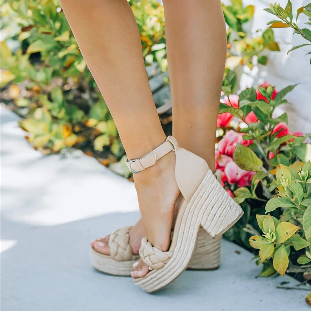 VICI ROCCIO BRAIDED PLATFORM ESPADRILLE SANDAL - LATTE - SIZE 7.5